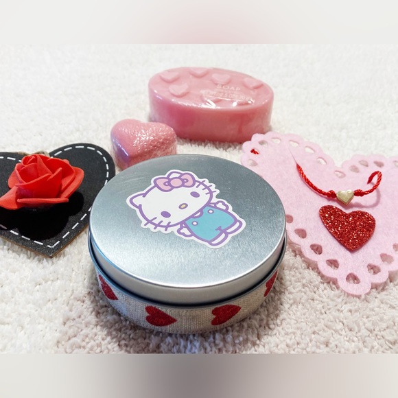 Hello Kitty 🐱 Love ❤️ Healings Box kit - Picture 8 of 15